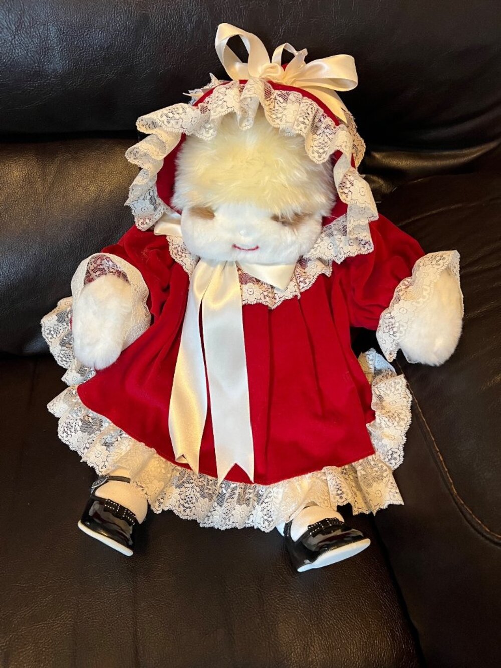 Vintage Ms Noah Plush in Red Velvet Dress and Bonnet Dress Shoes  20"